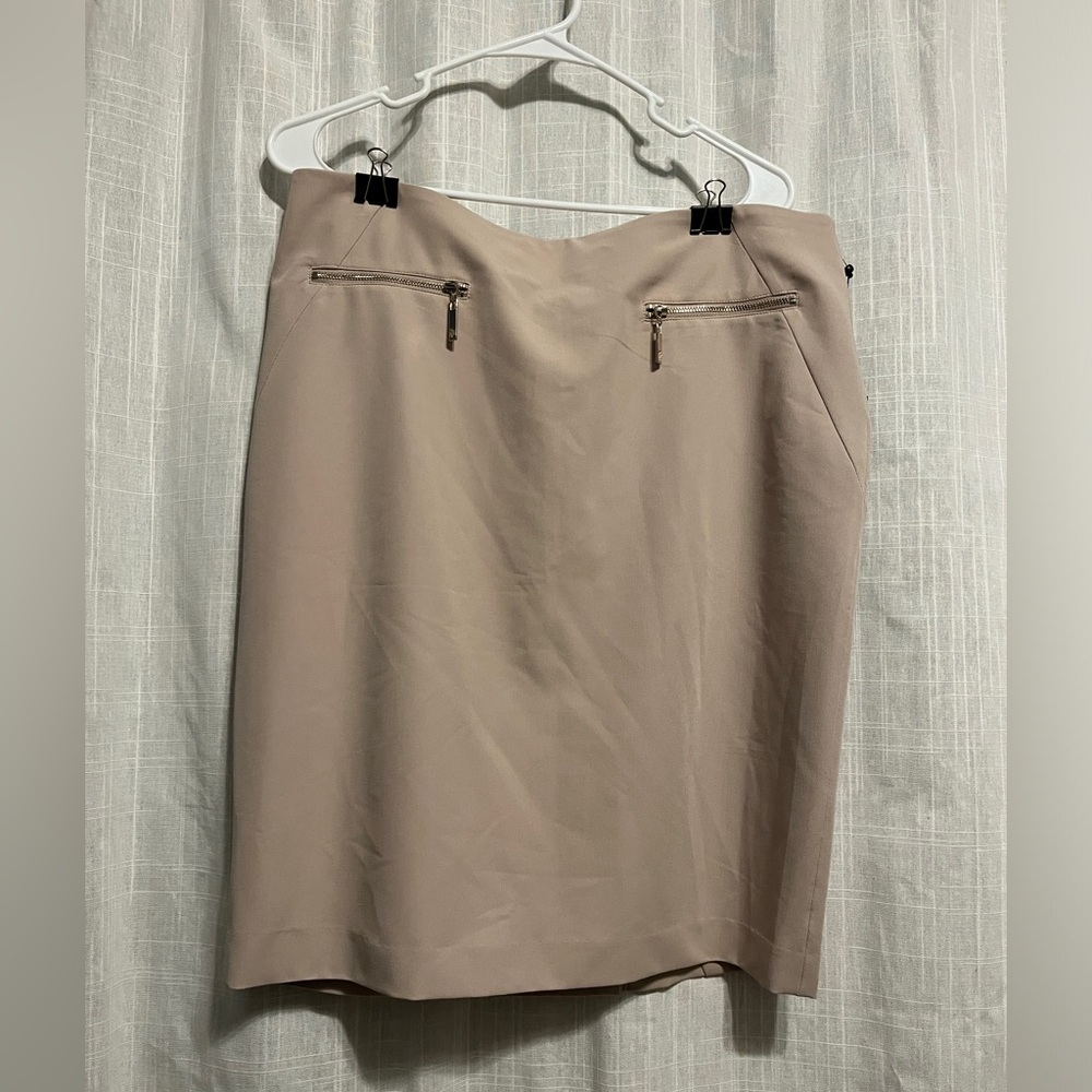 Tommy Hilfiger skirt, size 14, NWT